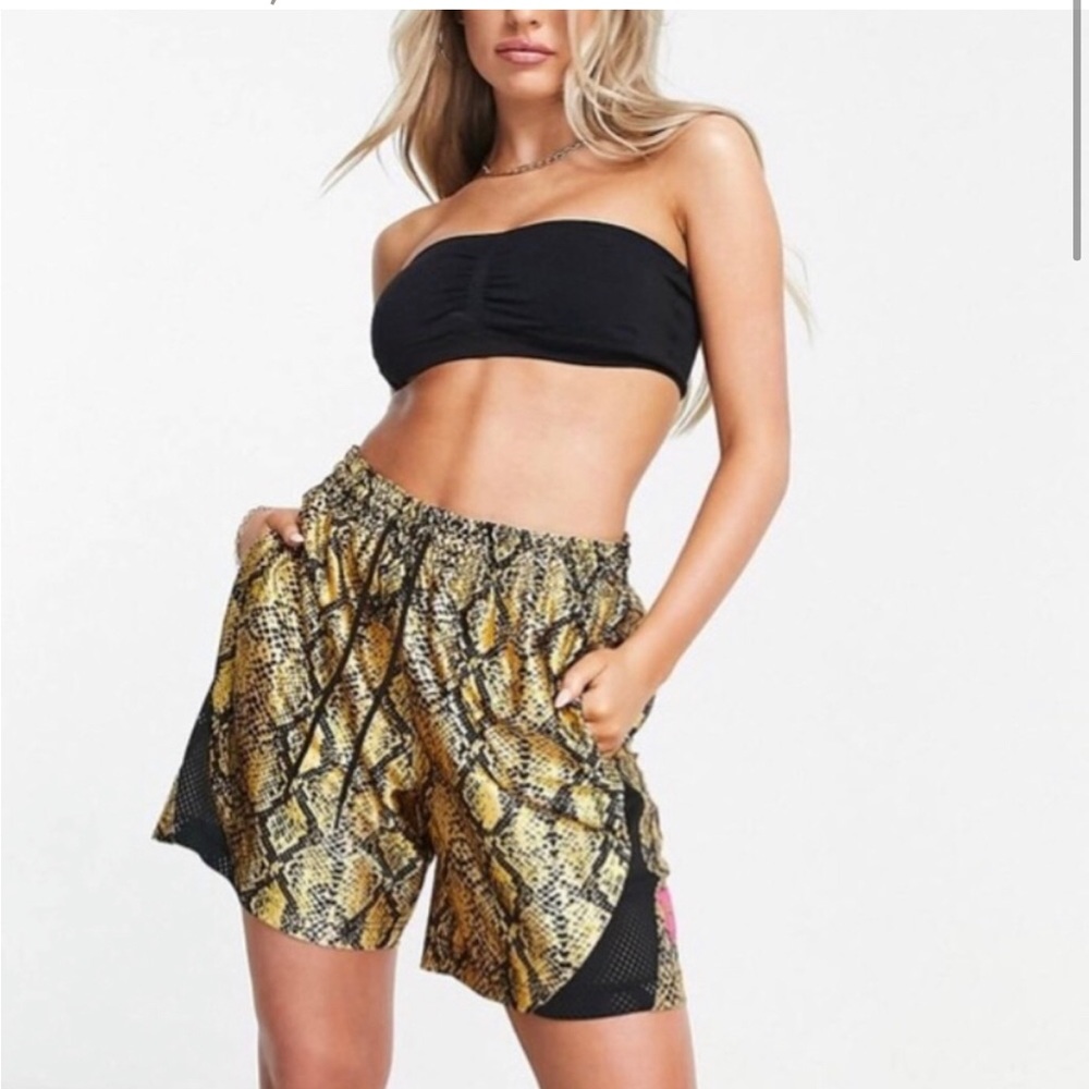 Fly Nike loose fit shorts